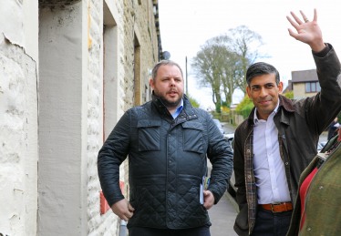 PM Rishi Sunak & local MP Antony Higginbotham on the doorstep